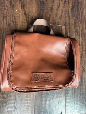 Penguin Brown Men's Hanging Toiletry Bag